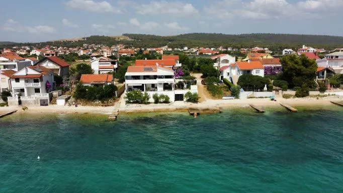 Nik Апартаменты *